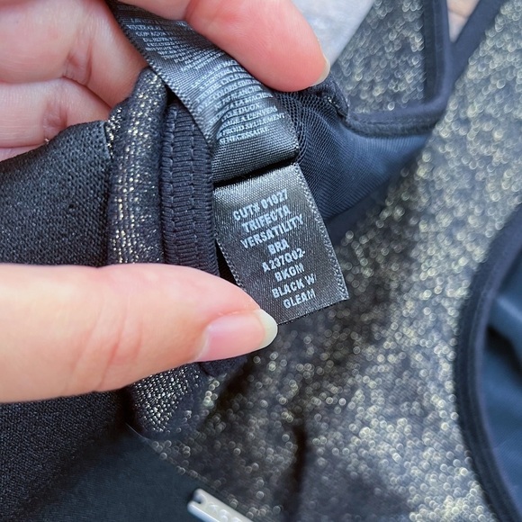 KORAL • Trifecta Versatility Bra sports Black Gleam metallic gold - Picture 6 of 10